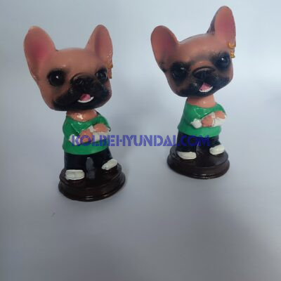 سگ سر متحرک رو داشبورد